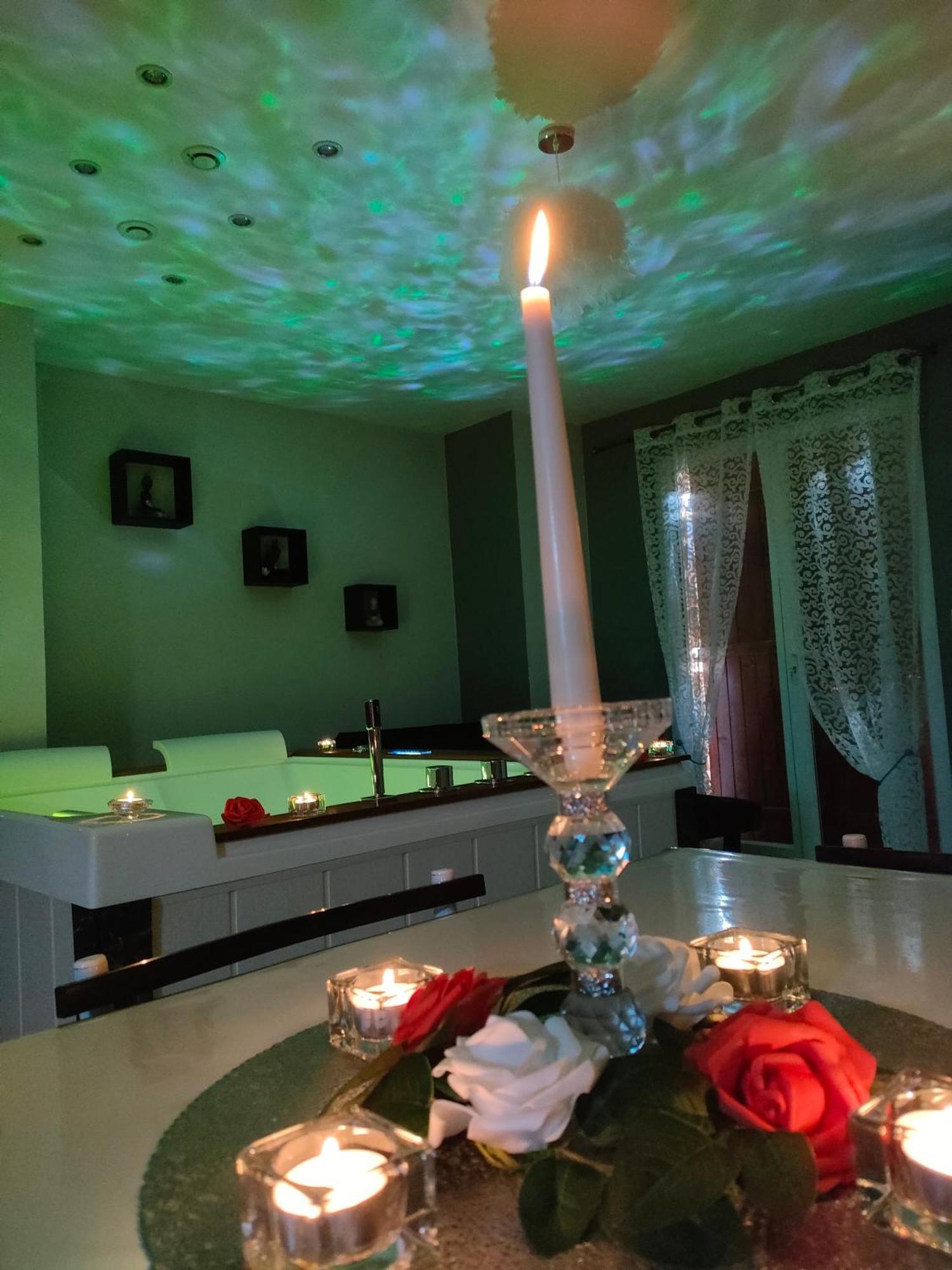 Loft Avec Baignoire Spa Lecrin Romantique Ochancourt Oda fotoğraf
